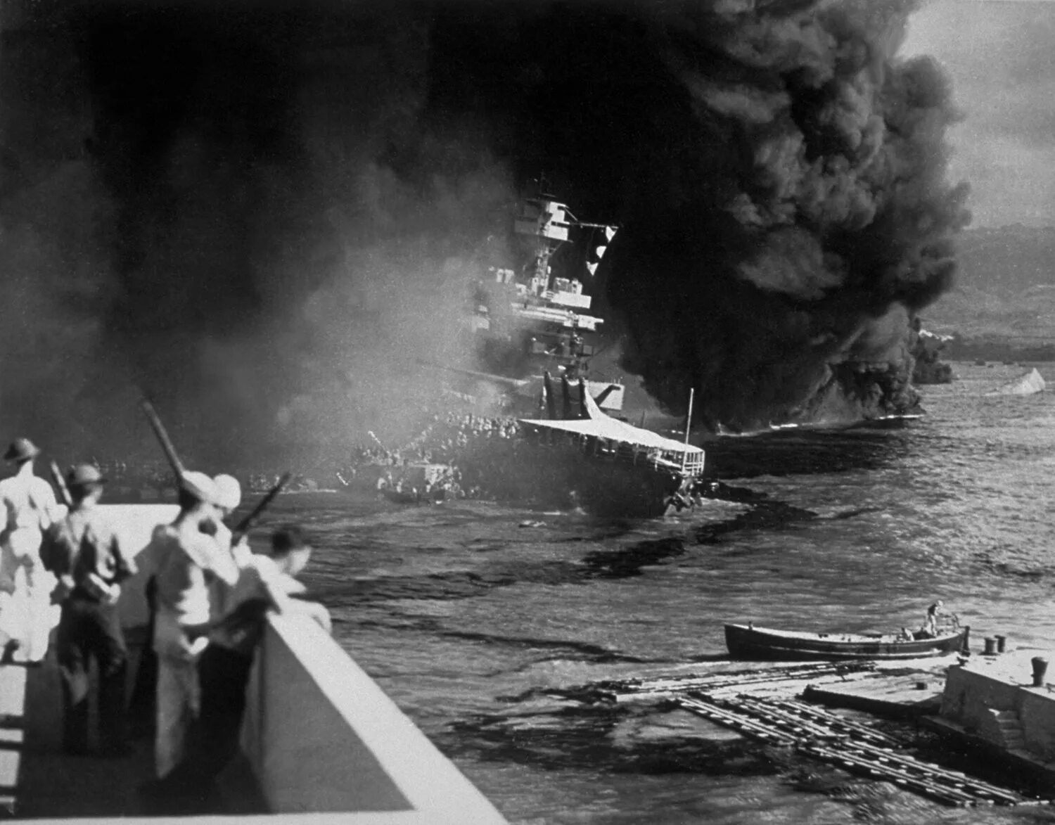 Перл харбор почему напали. Перл Харбор 1941. Атака на пёрл-Харбор. Перл Харбор база 1941. The Attack on Pearl Harbor 1941.