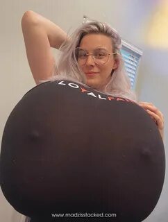 If you can reach around me, the hug is free 🫂 t.coDJiOJFcJDk 