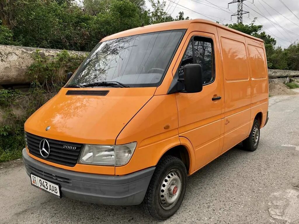 Mercedes sprinter 2006. Мерседес Спринтер 2006. Мерседес Спринтер коротыш. Мерседес Спринтер 2006г. Mercedes-Benz Sprinter оранжевый.