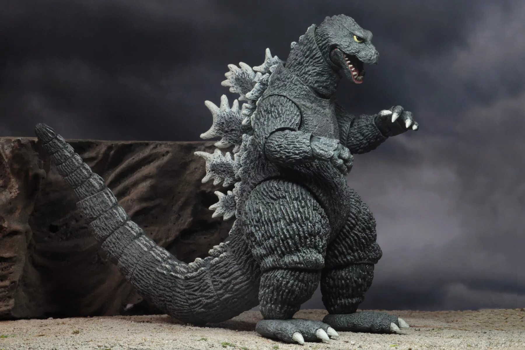 Что такое годзилла. Godzilla 1962 NECA. Фигурка NECA Годзилла 1962. Годзилла 2016. Кинг Конг против Годзиллы 1962.