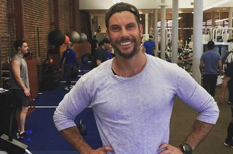 Сэм эллардайс. Trainer sam. Trainer sam. Тренер sam sanchez. Тренер sam sanchez.