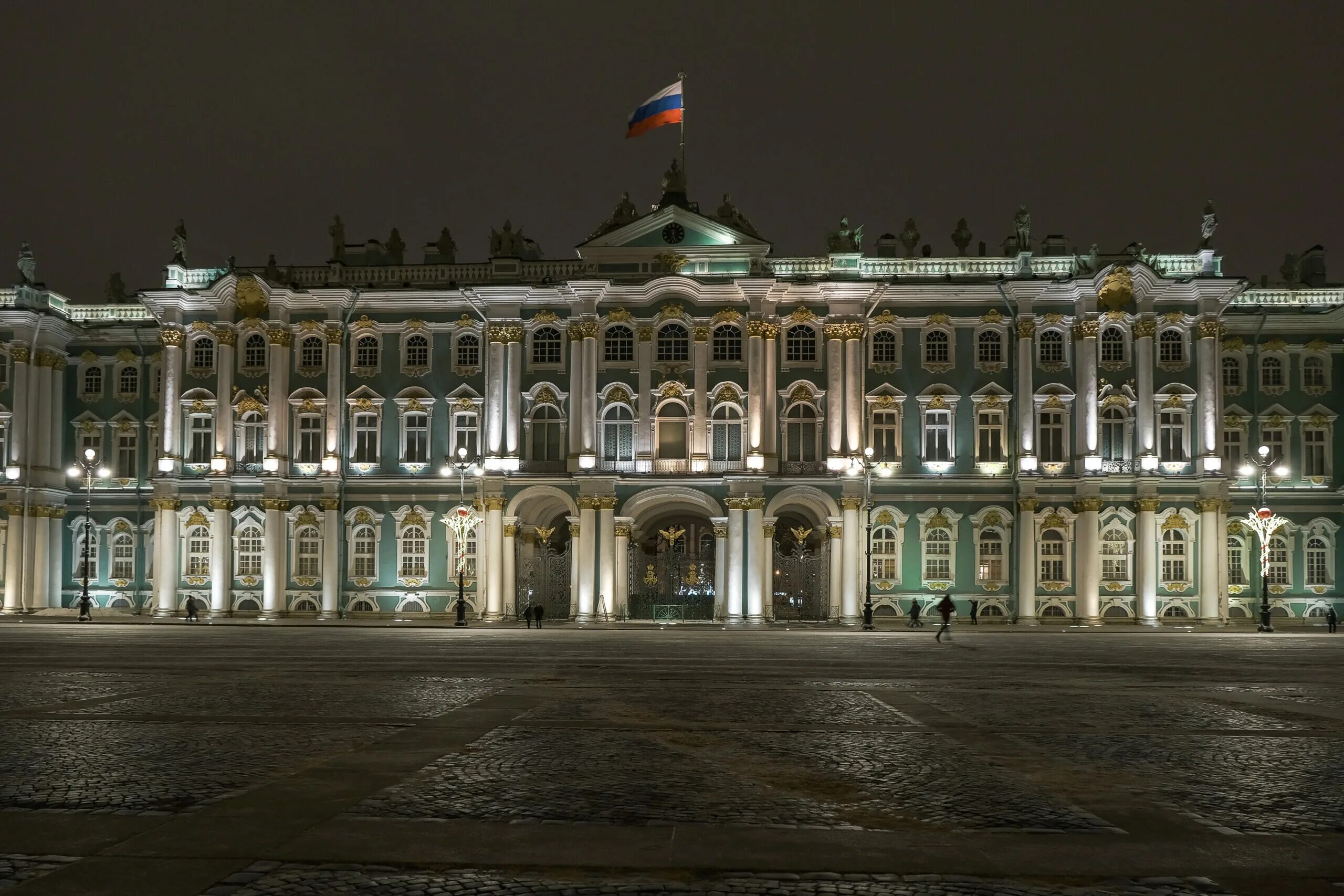 Дворцовая площадь александрийский столп. Елка на дворцовой площади 2023. Новый год в питере. Дворцовая площадь в санкт петербурге 2024. Здание главного штаба дворцовая площадь.