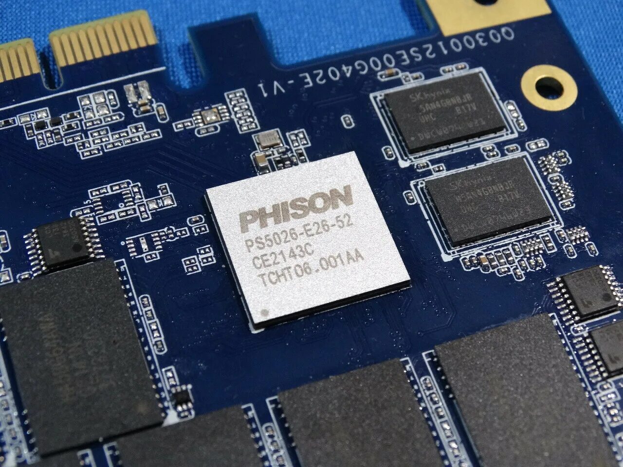 Ssd pcie 5.0. Phison SSD m2 256. SSD m2,5 Phison. PCI 5 SSD. Контроллер Phison.