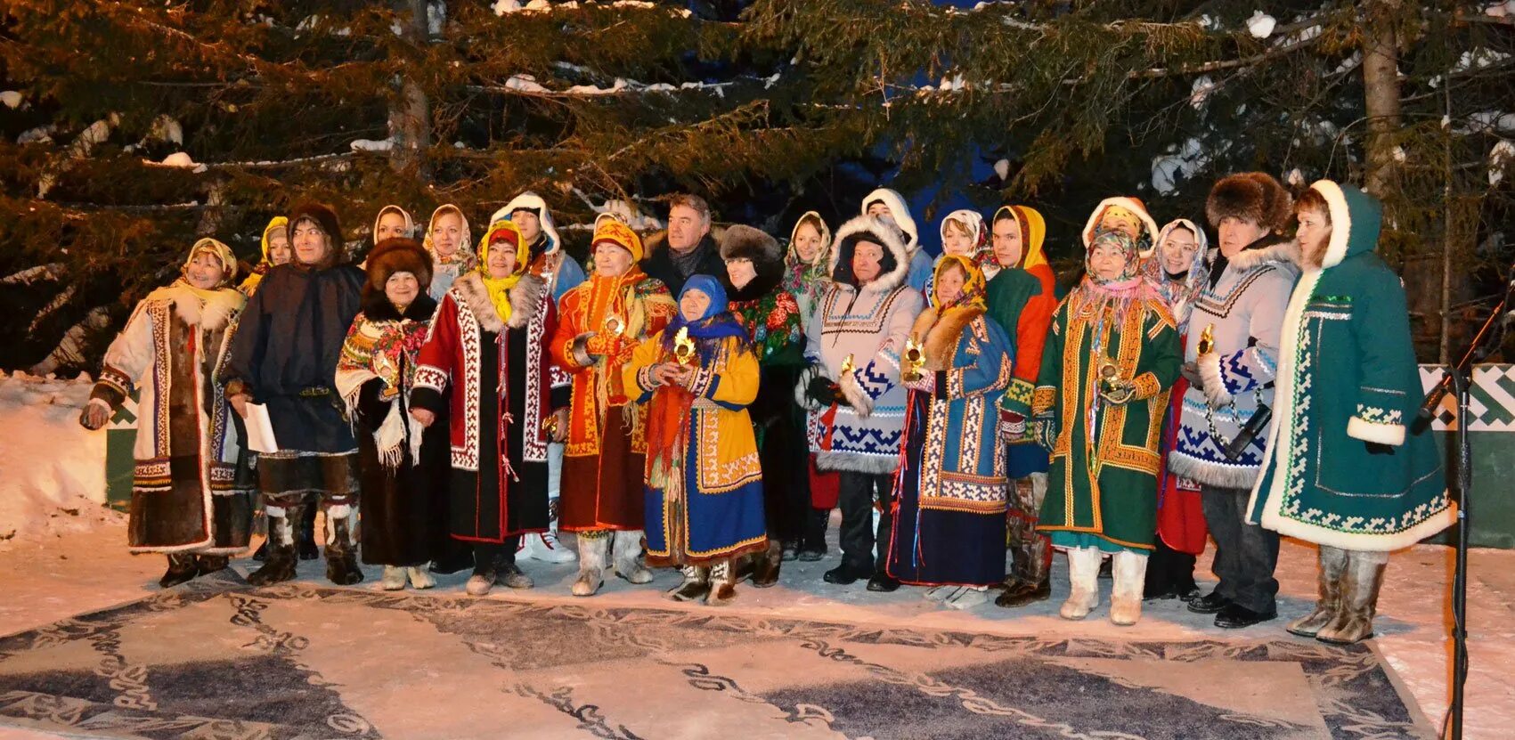 Сколько людей в хмао. Ханты-Мансийск манси. Ханты музей Пыть-Ях. Ханты манси народность. Наряд народов Ханты манси.