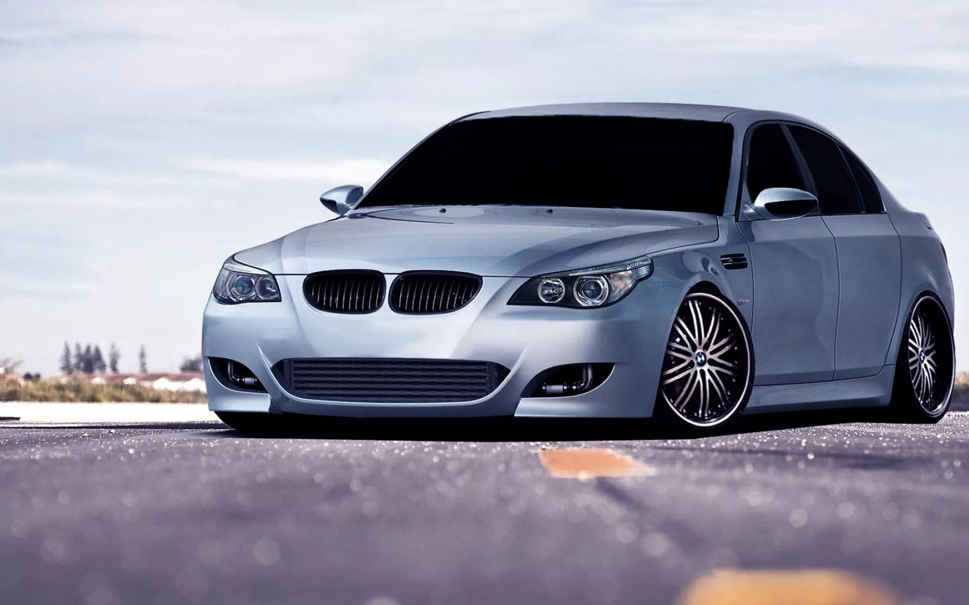 BMW m5 e60. БМВ м5 тонированная. Машина БМВ м5 е60. Фото м5 на обои