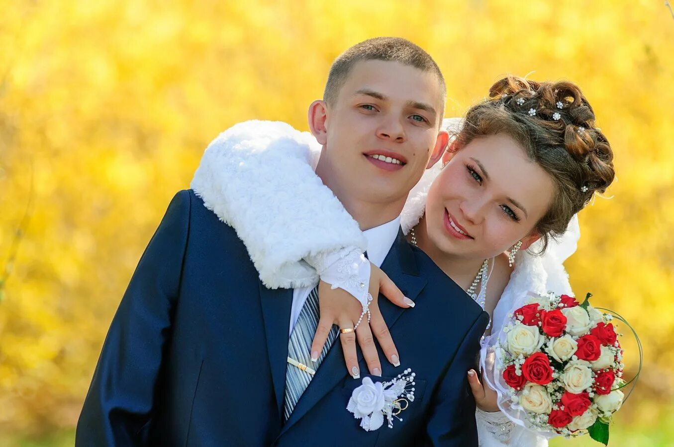 Как называли человека который запевал на свадьбе. Свадебные маски. Как называли человека который запевал на свадьбе. Свадебная фотосессия. Веселая свадьба.