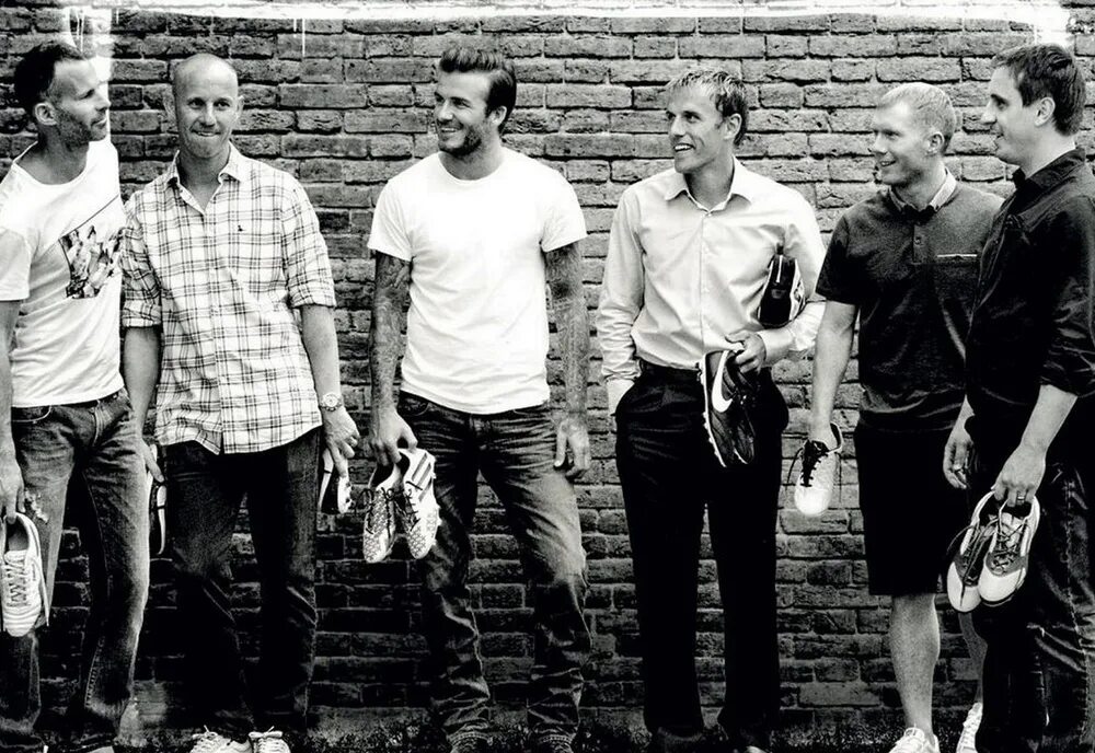 Class of 2013 live. Класс 92 манчестер юнайтед. class of 92. эрик тусовка. fellows united одежда.