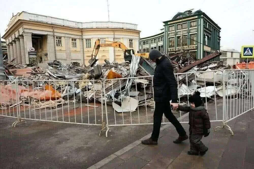 Цыганский самострой. Снос москва 1997. Снесенные исторические здания москвы. Самовольная постройка пример. Снос здания в ленэкспо спб.
