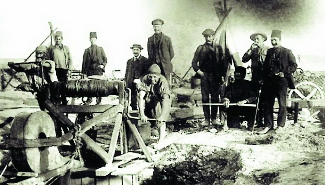 Фк нефтчи логотип. Бакинская нефть в великой отечественной. Эмблема фк нефтчи баку. Сураханы баку нефть. Сураханы баку нефть.