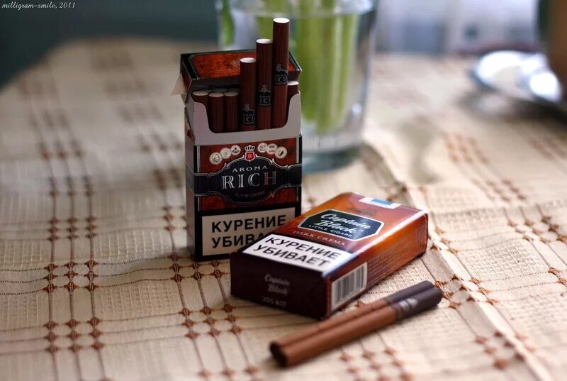 Купить коричневые сигареты. Коричневые сигареты. Коричневые шоколадные сигареты. Сигареты с коричневой бумагой. Сигареты коричневые тонкие.
