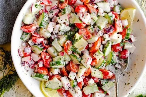 Салат с редиской и помидорами