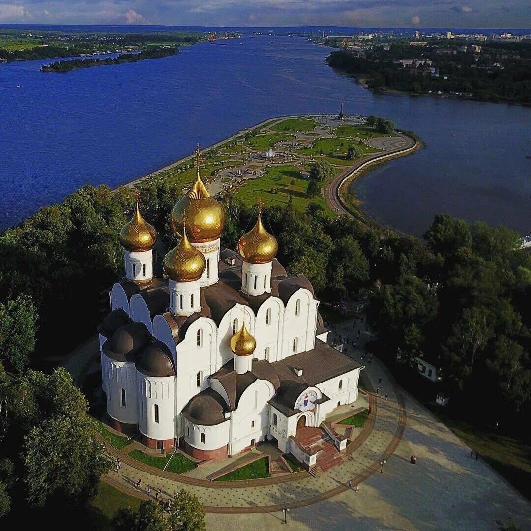 Церкви золотого кольца. Успенский храм Ярославль.