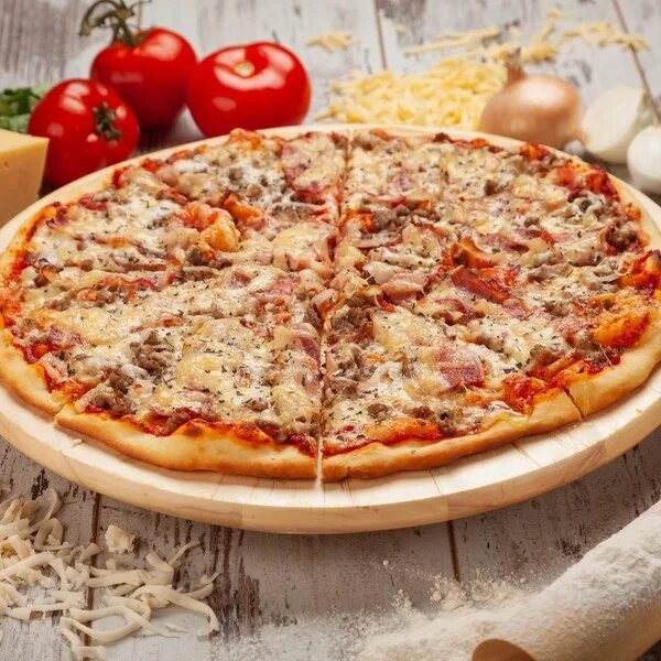 Домашняя пицца с фаршем. Пицца мясная. Пицца с мясом. Пицца с фаршем. Пицца с говядиной.