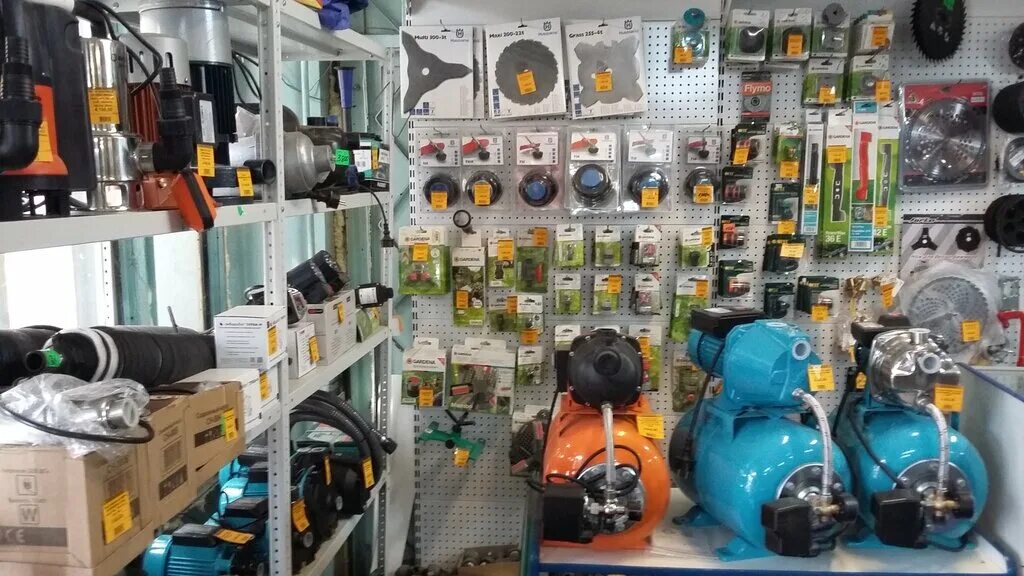 Фото дачных магазинов. Магазин техники для гачи. Магазин садовой техники в москве. Магазин садовой техники. Магазины техники для дачи.