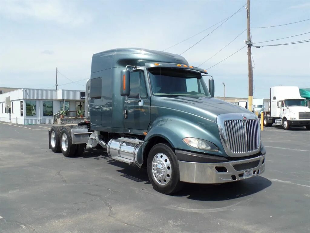 Седельный тягач freightliner century class. Peterbilt 387. Фредлайнер с тралом. Авито бу американские тягачи. Freightliner коронадо.
