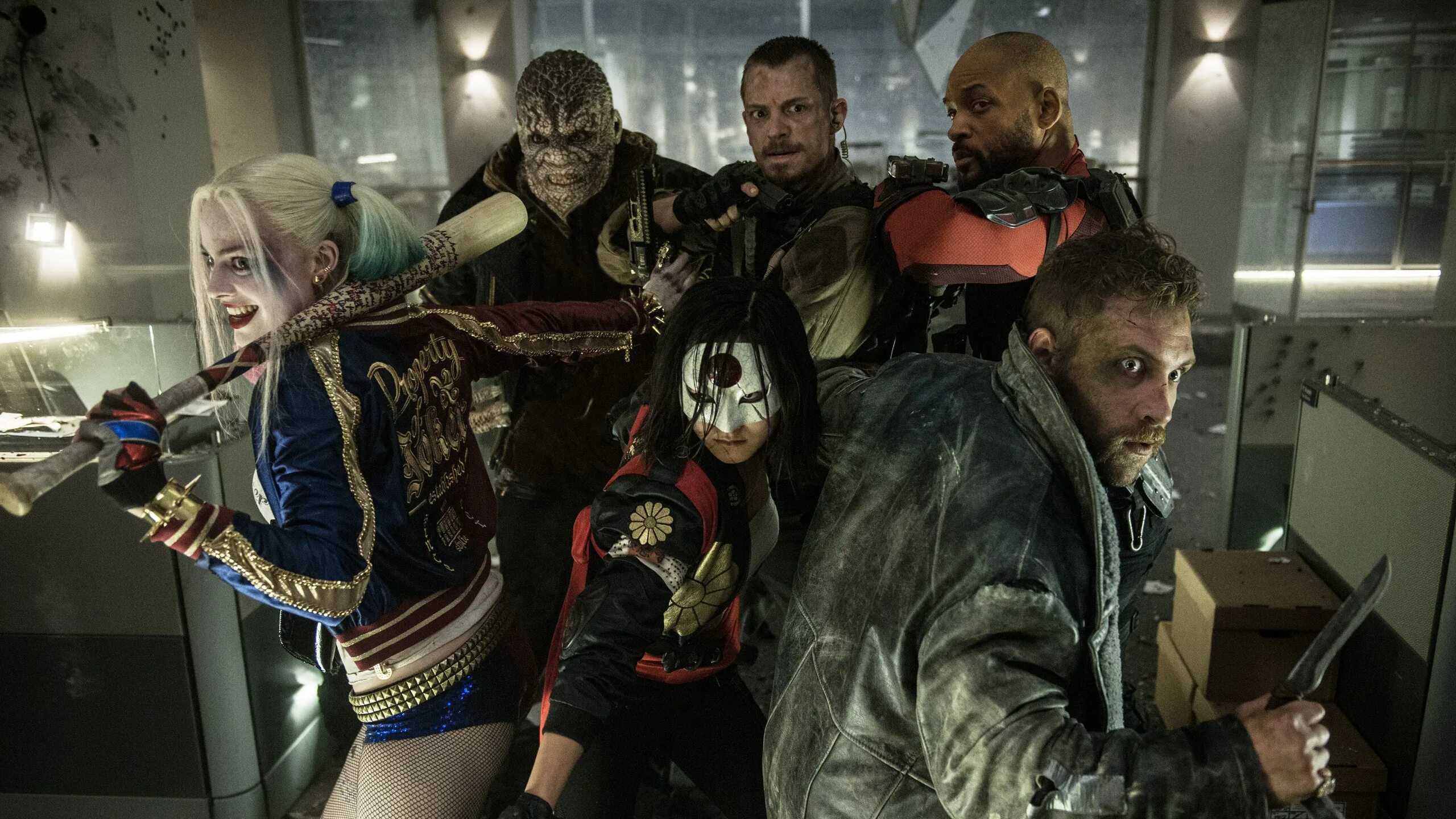 Отряд самоубийц навылет отзывы. Отряд самоубийц (2016) Suicide Squad. Харли Квинн отряд самоубийц 2016. Тайка Вайтити отряд самоубийц.