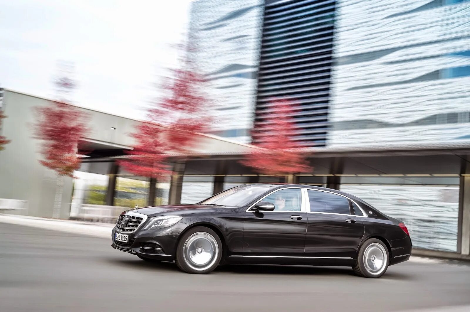 Удлиненный мерседес. Mercedes Benz Maybach s600. Mercedes Maybach s class. Мерседес w222 Майбах. Мерседес Бенц 222 Майбах.