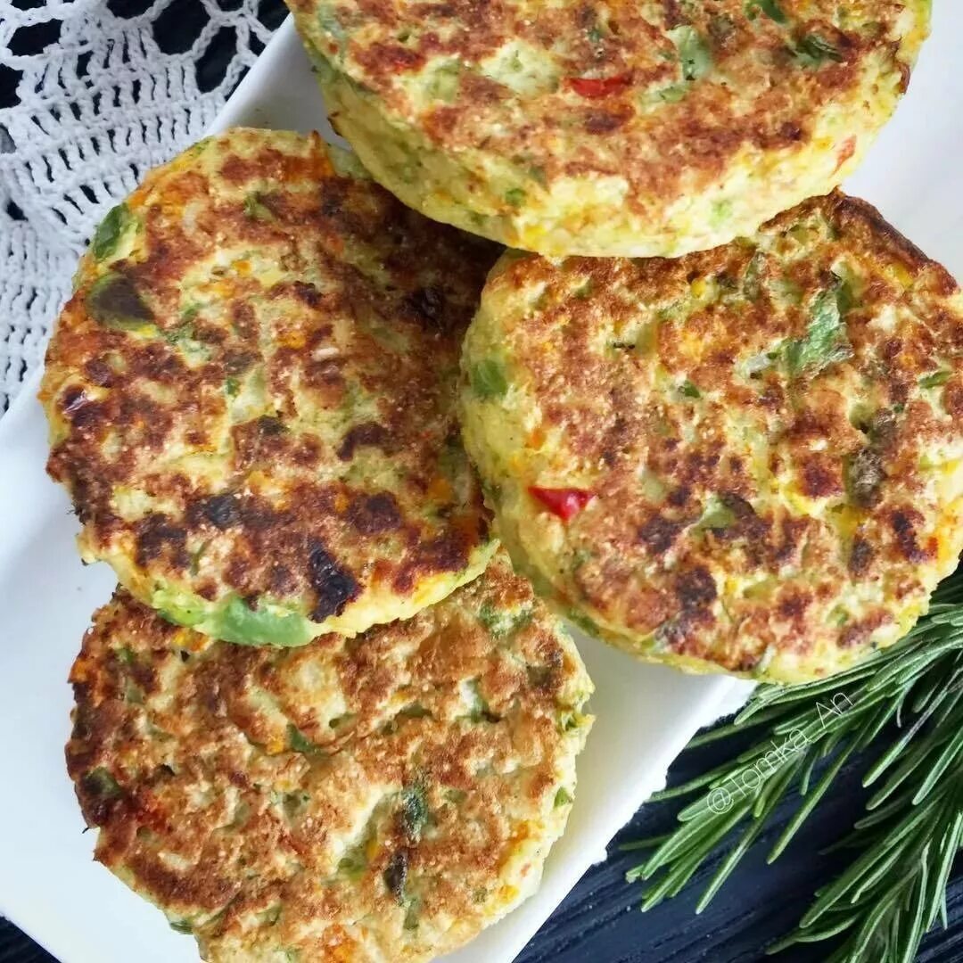 Что приготовить в пост рецепты с фото. Овощные котлеты. Вкусные овощные котлеты. Котлеты овощные постные. Овощные котлеты из брокколи.