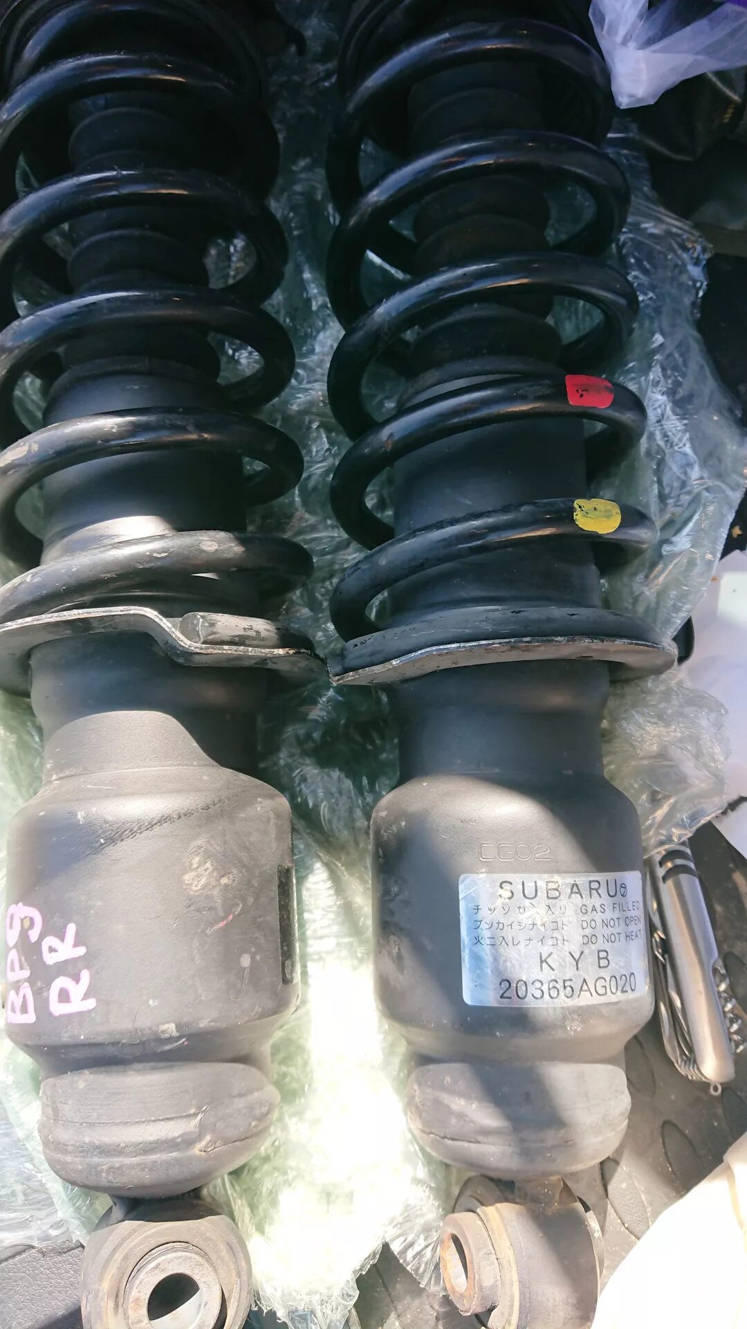 Bilstein subaru 22b original. Стойки задние subaru bh5. Стойки задние субару аутбек bp9. Bilstein на subaru outback. Стойки bilstein legacy bh.