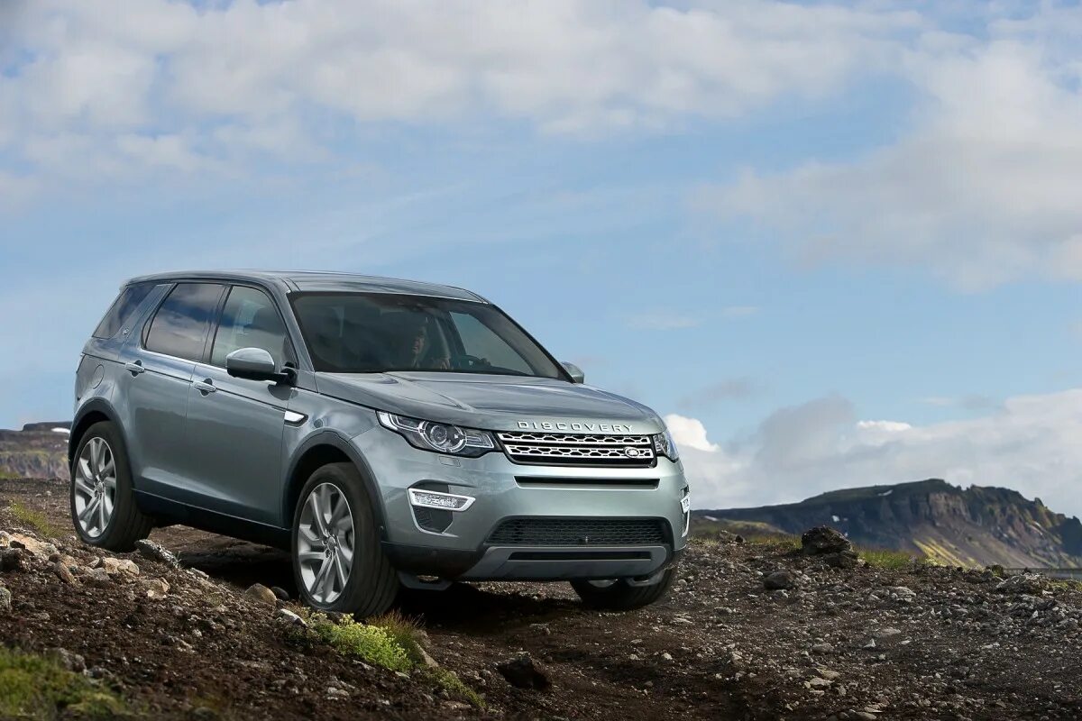 Discovery sport 2.0. Ленд Ровер Дискавери спорт 2015. Ленд Ровер Дискавери 2015. Лэндровер Дискавери 2015. Land Rover Discovery Sport 2015.