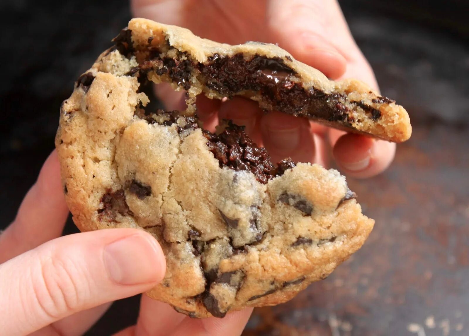 Печенье cookies с шоколадом. Американ кукис. Печенье с шоколадными кусочками. Американское печенье с шоколадом. Американское печенье с шоколадом мягкое.