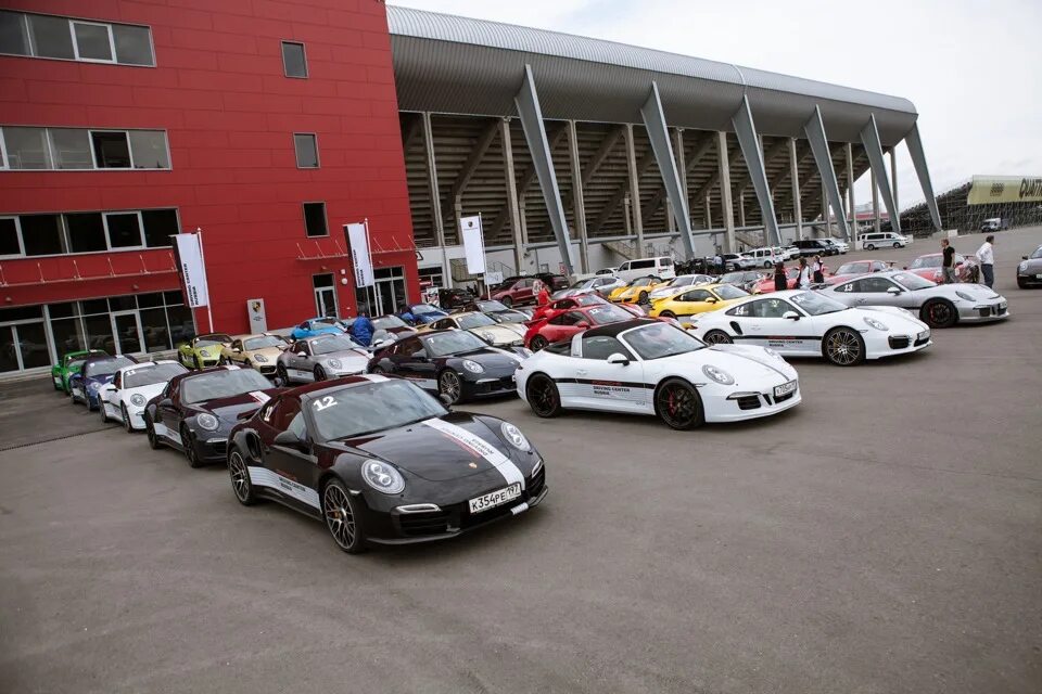 Порше владелец компании. Фирма порше. Завод порше в германии. Порше ясенево. Porsche центр екатеринбург.