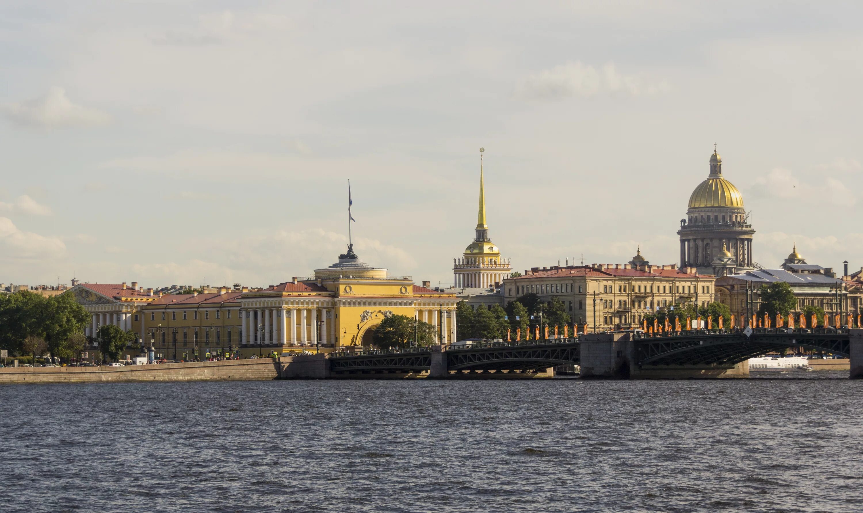 Петербург город писателей. Санкт-Петербург. Город Санкт Петербург город на Неве. Санктпетербург горд на Неве.