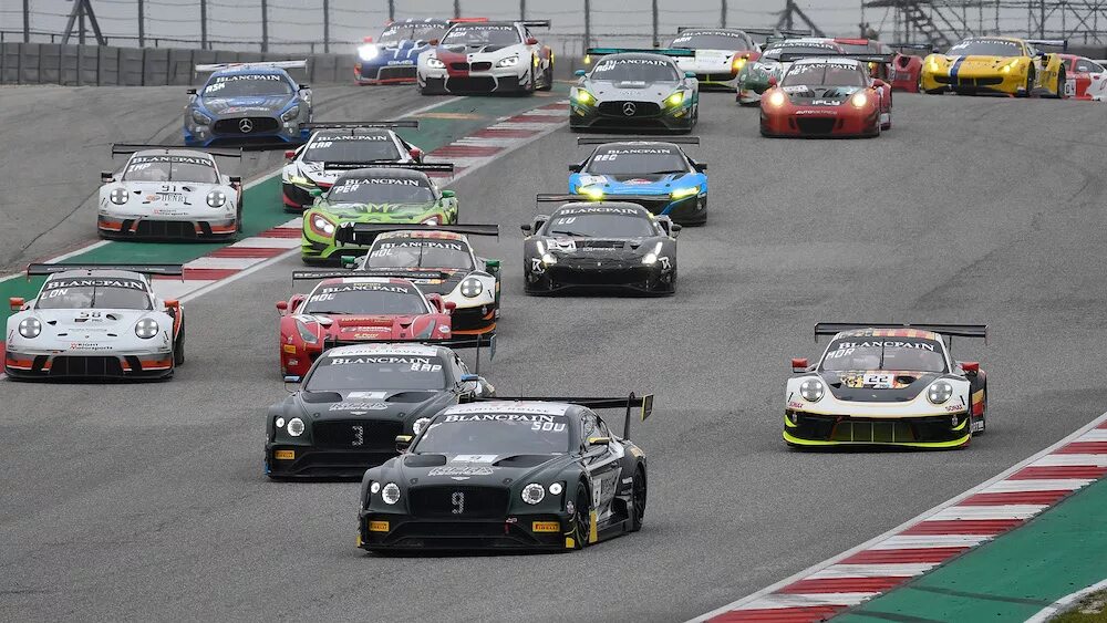 Гонки gt. Bentley continental gt blancpain. motoring гонки. gt3 гонка. gt advance championship racing.