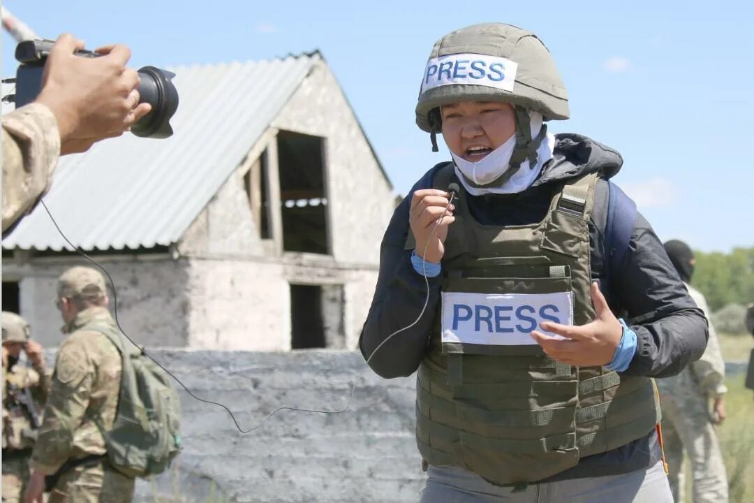 Военный журналист. Военная журналистика. Военные журналисты Казахстана. Военный репортер.