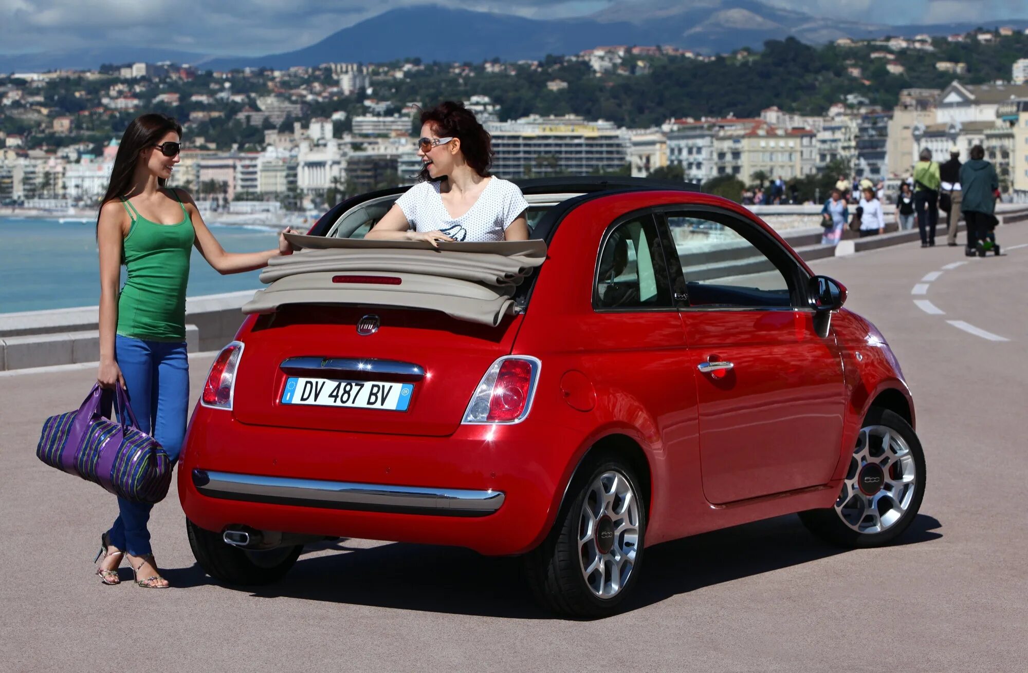 Какую машину нужно покупать. Fiat 500c Cabrio. Fiat 500 Cabrio. Fiat 500c кабриолет. Fiat 500 (2007).