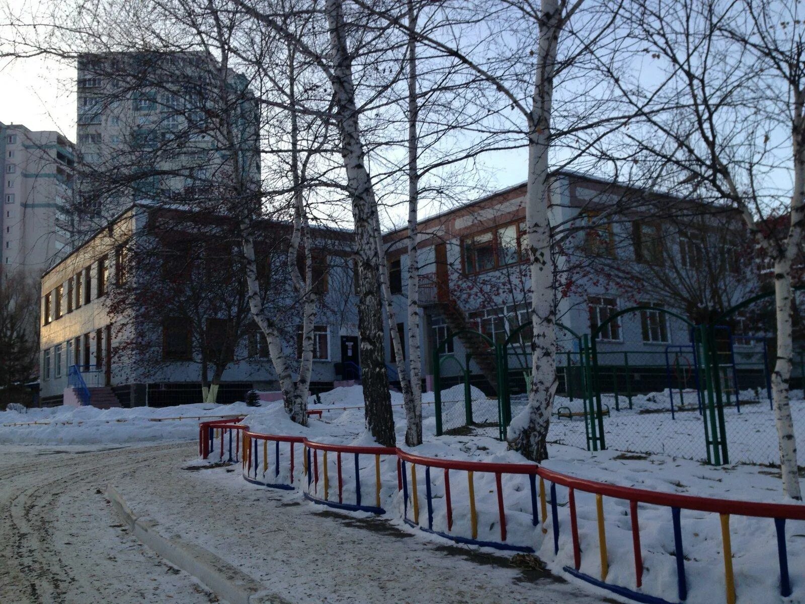 Дет сад 108. Детский сад краснодарского края 108. Осенний утренник на улице в доу. Детский сад 108 воронеж фото. Сад 108 краснодар.