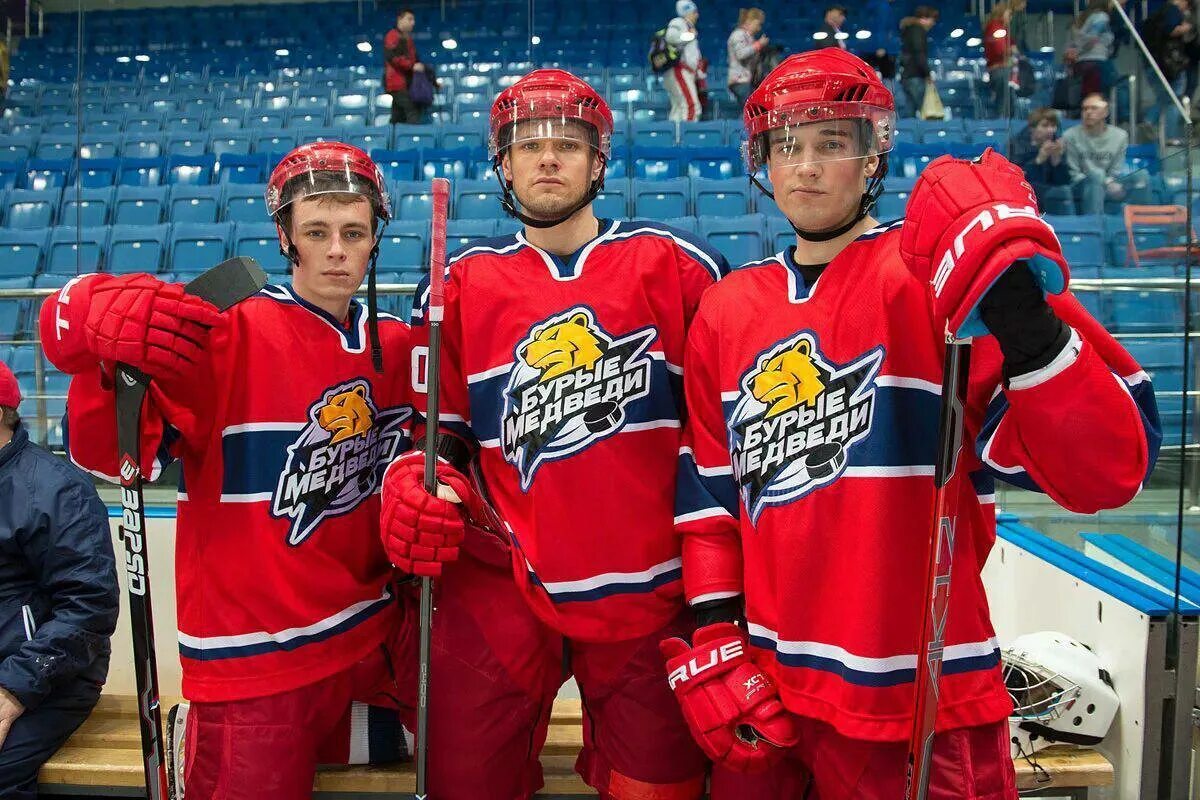 Из какого города медведи из молодежки. Из какого города медведи из молодежки. Молодёжка команда. Молодёжка команда медведи. Из какого города медведи из молодежки.