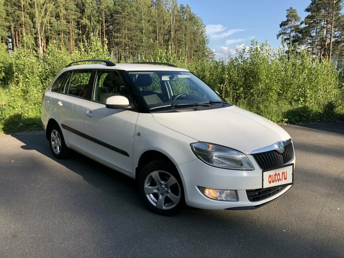 Шкода фабия 1.4 86 л с. Skoda Fabia 2011 универсал. Skoda Fabia II Рестайлинг 2011. Skoda Fabia 2 2008 универсал. Skoda Fabia 2004 1.2 универсал.