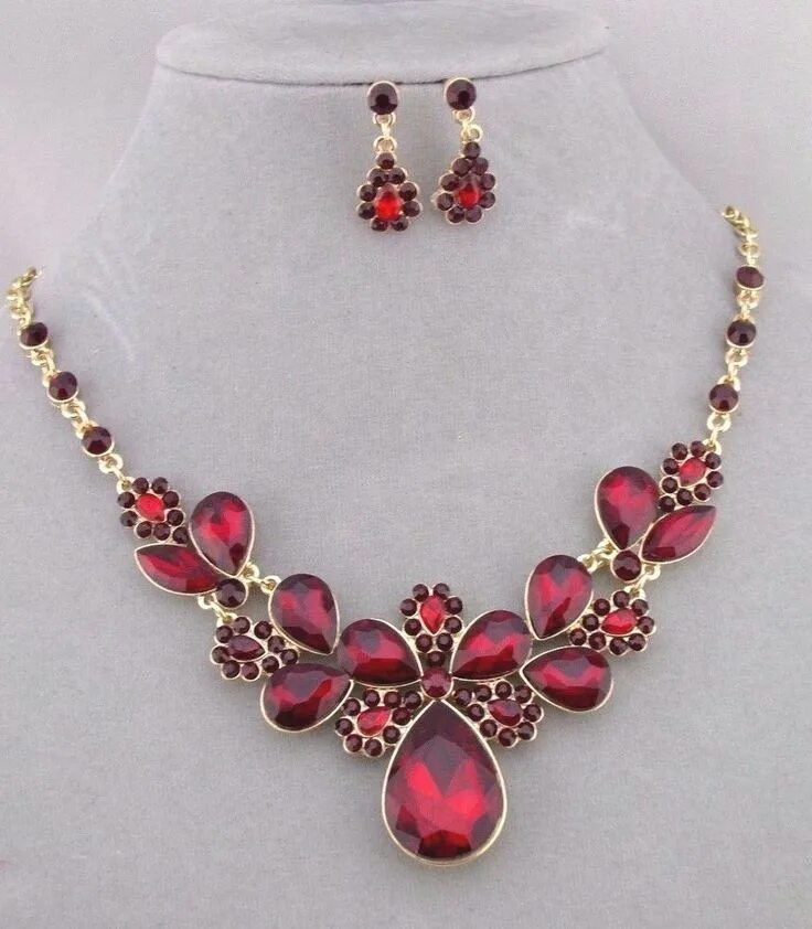 Magnificent necklace, 180 carats in spinel, Harry Winston Expensive necklaces, R