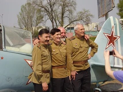 В бой идут одни старики самолеты