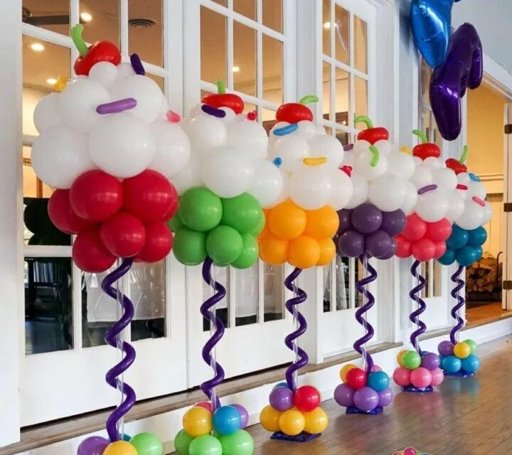 Декор воздушными шарами. Украшение воздушными шарами. Украшение воздушными шариками. Украшение колонн шарами. Стойки из воздушных шаров.