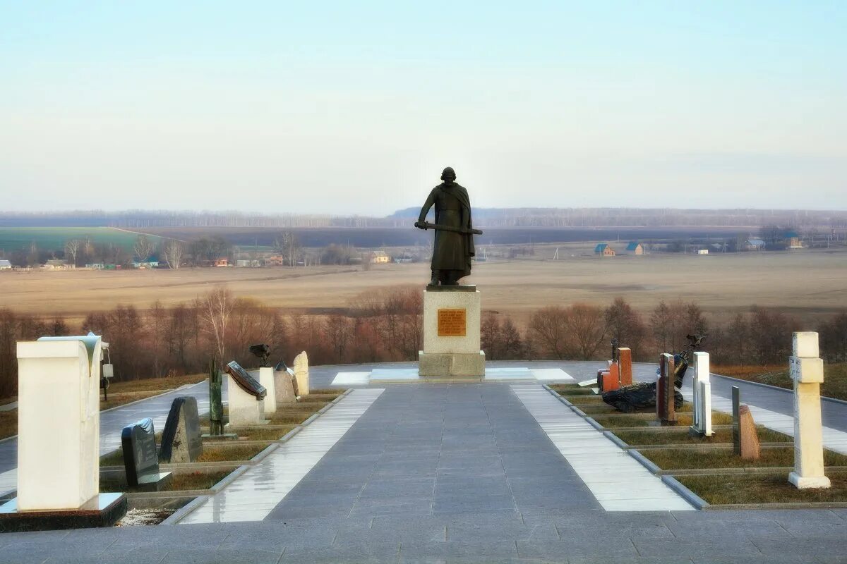 Памятник в память о куликовской битве. Мемориал Дмитрию Донскому Монастырщино. Аллея памяти Куликово поле. Куликово поле Монастырщина аллея. Аллея памяти и единства на Куликовом поле.