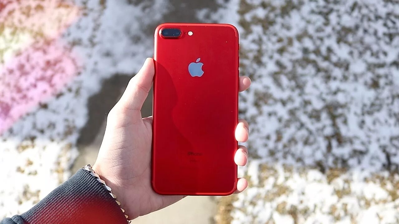 Скажи 7 плюс 7. Iphone 7 Red. Iphone 7 Plus Red. Iphone 7 Plus product Red. Iphone 7 красный.