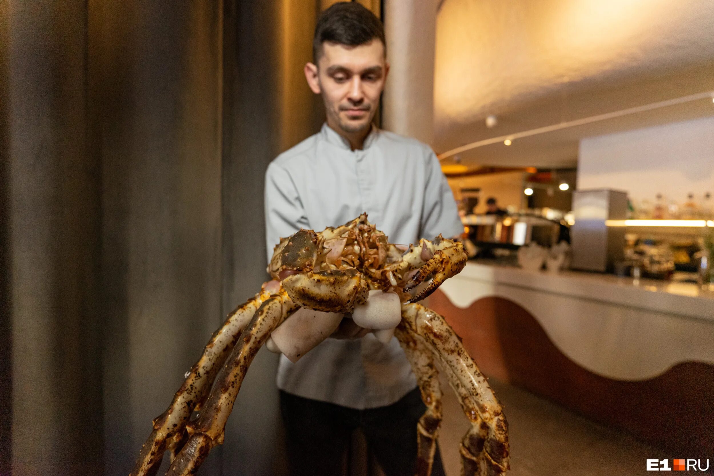 Еда богачей. Еда богачей. Шикарный стол с едой. Морепродукты на столе. Стол в ресторане с едой.