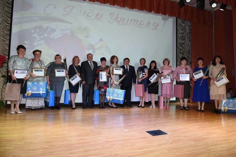 Заслуженные учителя ставропольского края. Лучшие педагоги. Любовь анатольевна. Шрамко валентина михайловна. Ставрополь преподаватель иностранного языка дмитриенко.