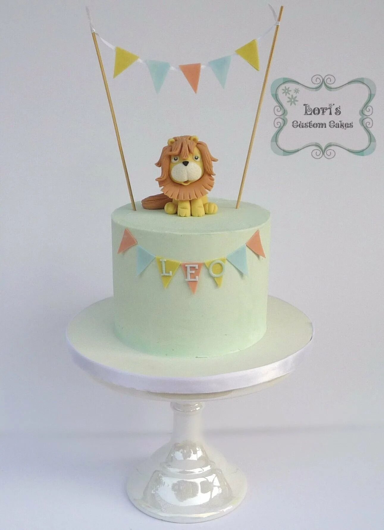 Тортик на 1 годик лев. Детский торт со львенком. Торт лев на годик. Тортик с львенком. Торт со львом для мальчика.
