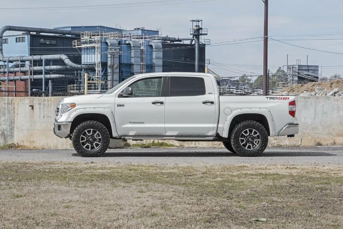 Toyota Tundra lift2. Тойота тундра 3. Тойота тундра лифт 2". Лифт Тойота тундра 3+2.