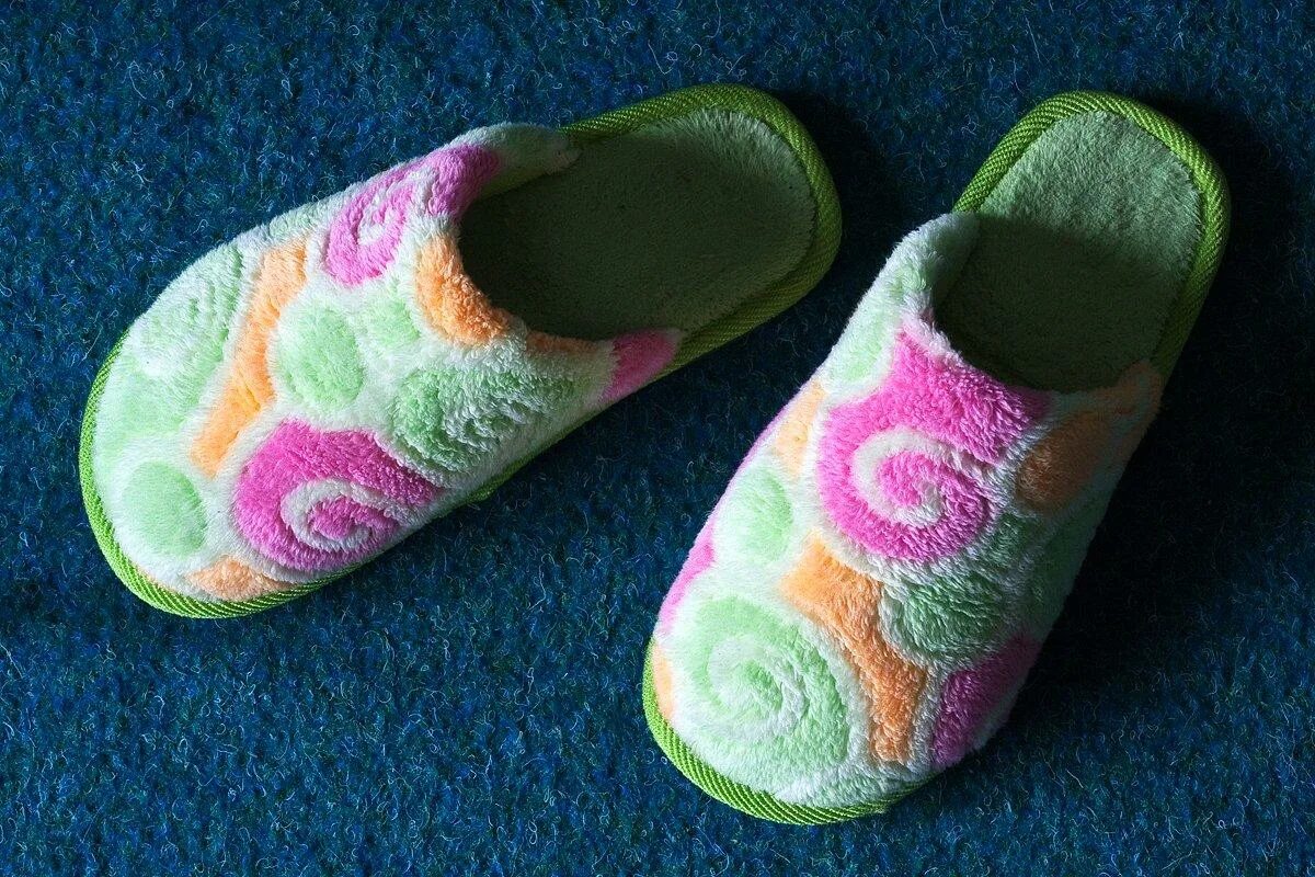 Тапочки аданекс. Вязаные тапочки. Тапок видео. Тапок видео. Димон кузьмин заминированный тапок.