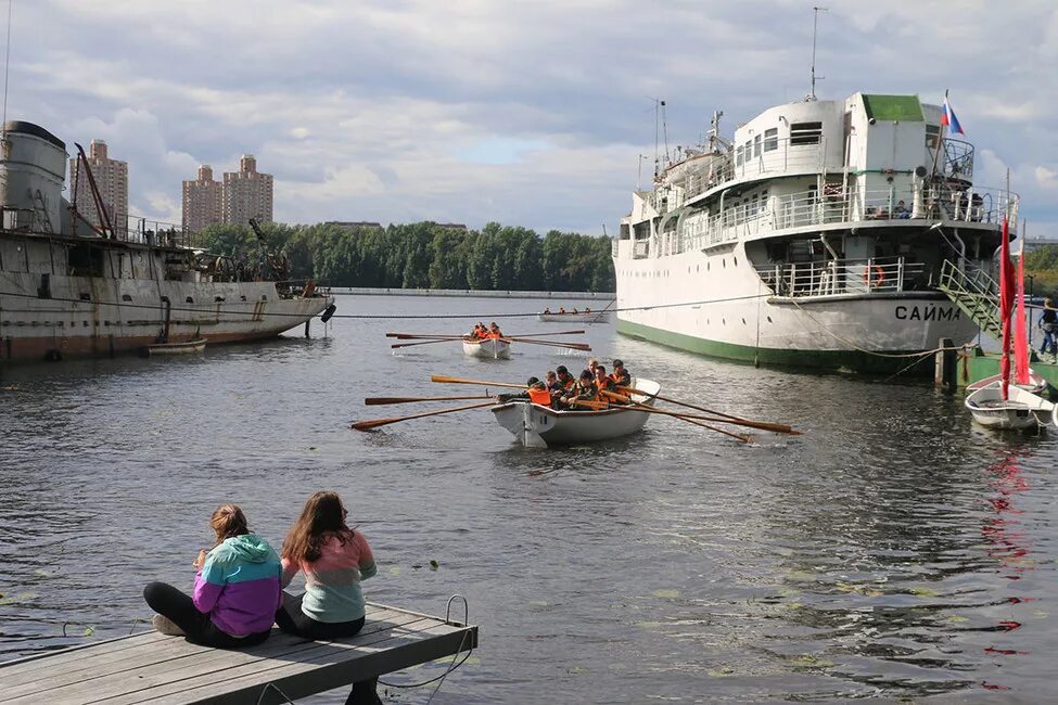 Спасем флот. КЮМ Петра Великого. Морской центр Петра Великого Водный стадион. Московский городской детский морской центр имени Петра Великого. Клуб юных моряков им. Петра Великого.