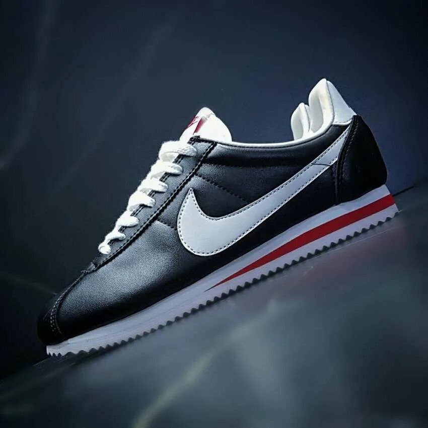 Nike cortez classic. Nike Cortez. Найк Кортез коллаборация. Найк Кортез оригинал. Тканевые найк Кортез.