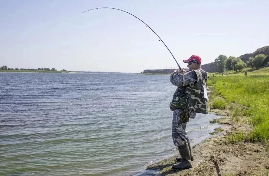 рыбалка в астрахани. рыбак 780. рыбак с удочкой. рыбалка в астрахани. рыбак на рыбалке.