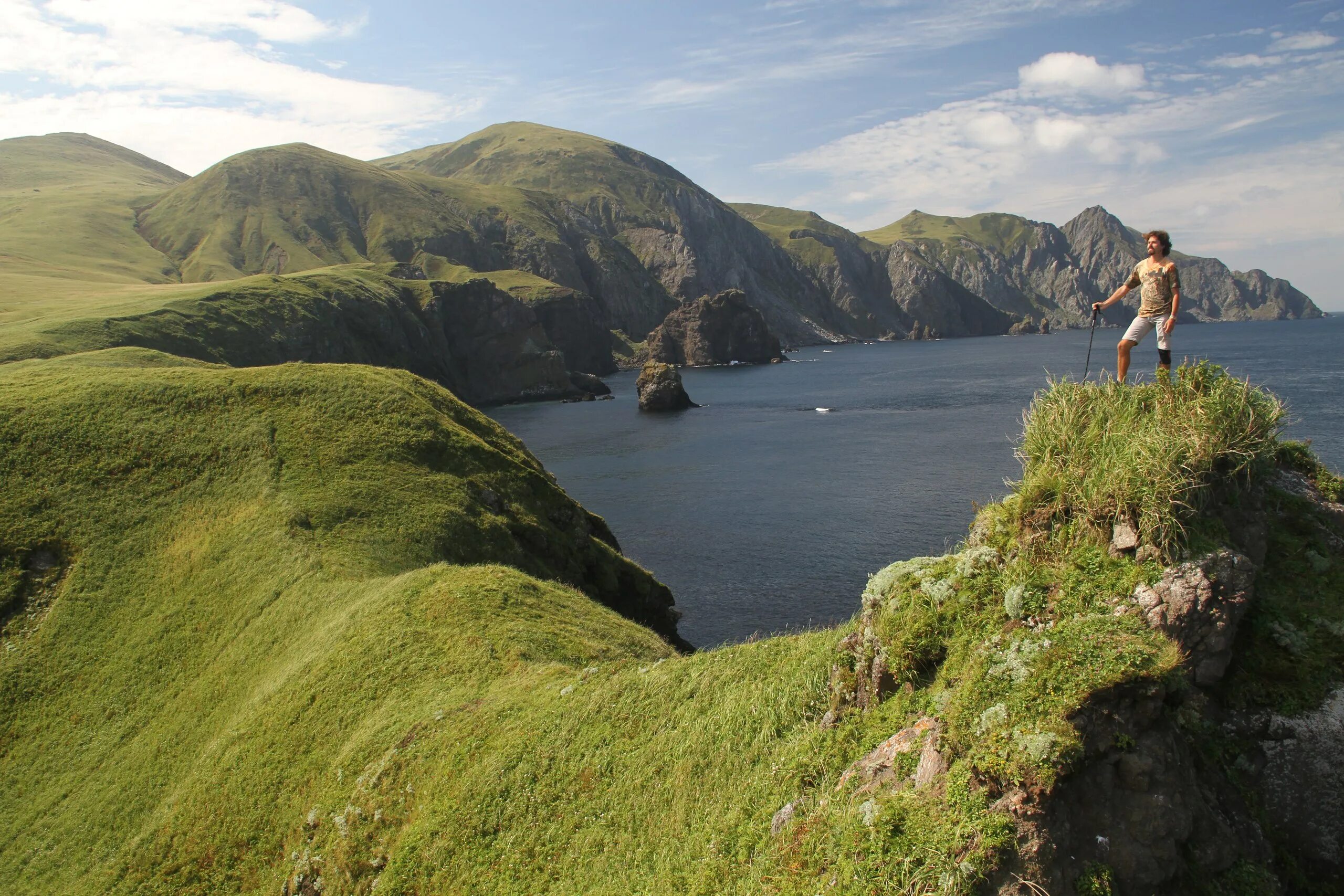 O island. Остров Шикотан Курильские острова. Сахалин остров Шикотан. Бухты острова Шикотан. Бухта Димитрова Шикотан.