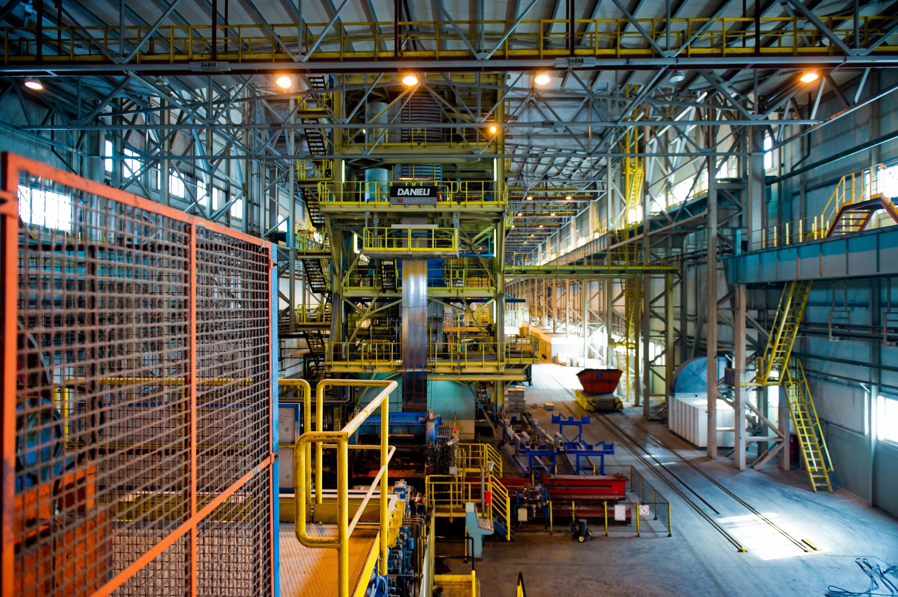 агрегаты непрерывного горячего цинкования danieli. новолипецкий завод металлургический комбинат кран. стан 2030. стан 2030 нлмк. нлмк сталь.