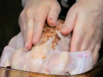 Когда солить курицу