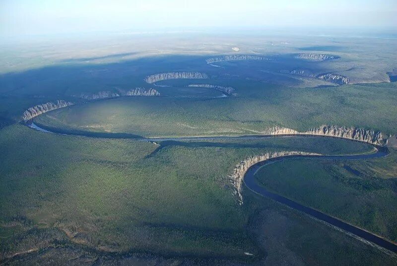 В это море впадает река якутии. Река Лена. Река Лена в Якутии. Река Лена Ленские столбы. Устье реки Лена.
